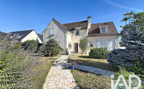 House in Centre, Bondoufle, France 1