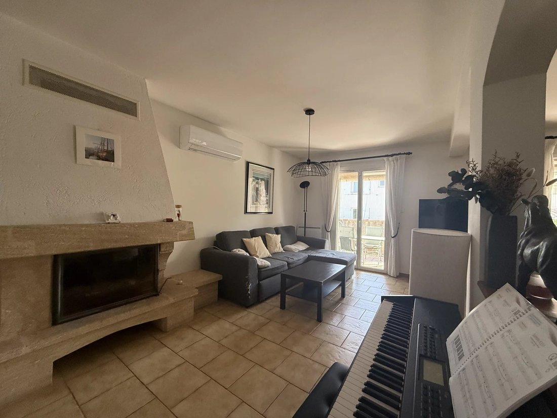 House in Le Village-L'Esperon, Sausset-les-Pins, France 3 - 18999066