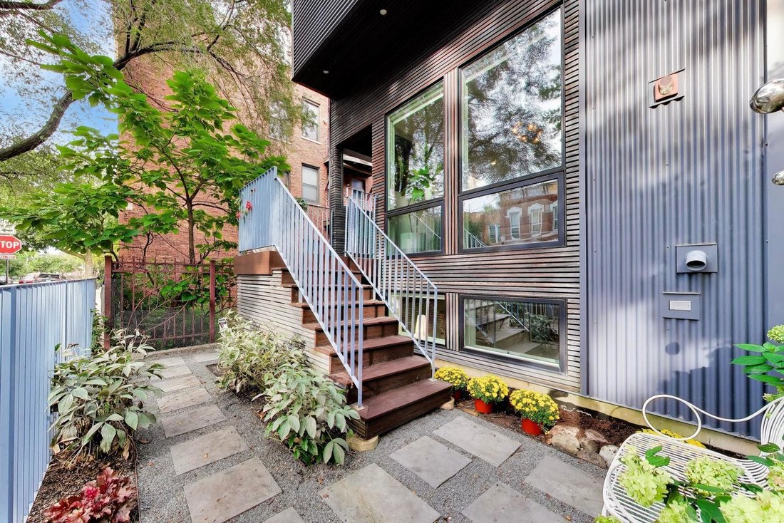 House in Chicago, Illinois, United States 2 - 18999574