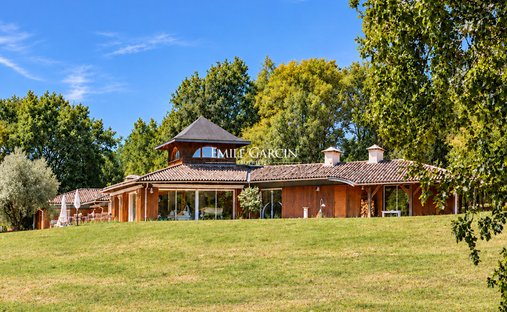Villa in Sallebœuf, Nouvelle-Aquitaine, France 1