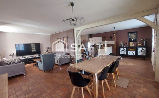 Maison à Est, Ingré, France 1