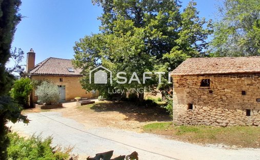 House in Besse, Nouvelle-Aquitaine, France 1