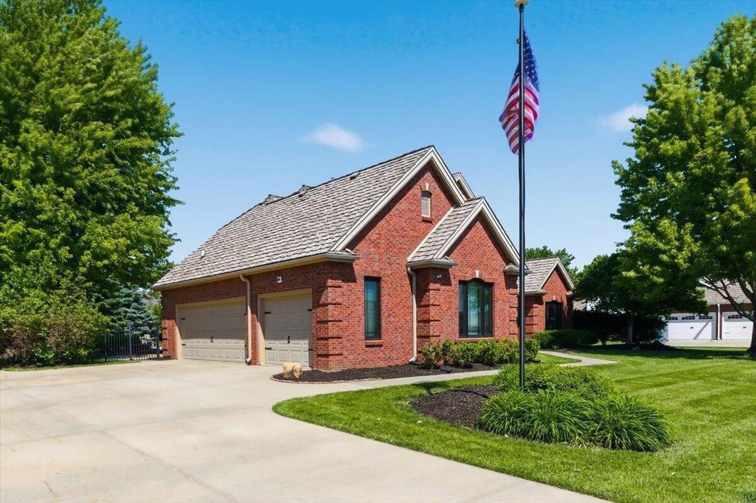 House in Council Bluffs, Iowa, United States 3 - 18999679