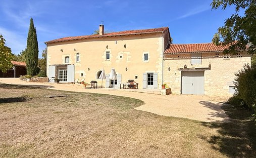 Villa in Brantome, Brantome en Perigord, France 1