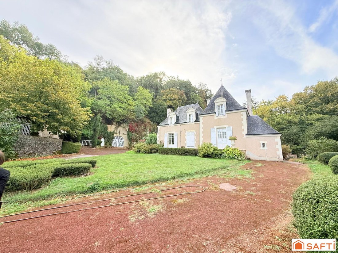 House in La Chartre-sur-le-Loir, Pays de la Loire, France 1 - 18999724