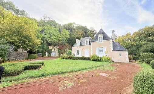 House in La Chartre-sur-le-Loir, Pays de la Loire, France 1