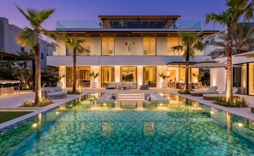 Villa in Emirates Hills, Dubai, United Arab Emirates 1