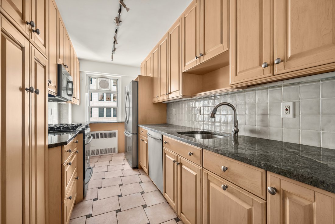 Co Op in New York, New York, United States 4 - 18999583