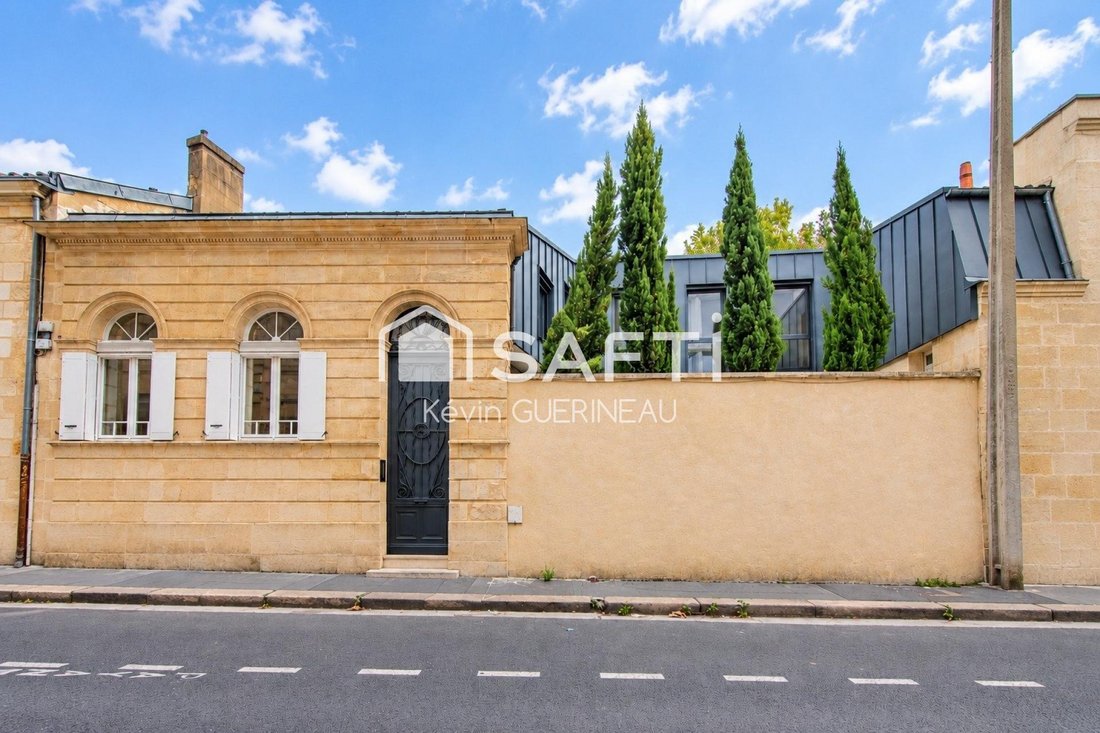 House in Hôtel de Ville-Quinconce-Saint Seurin-Fondaudège, Bordeaux, France 1 - 18999711