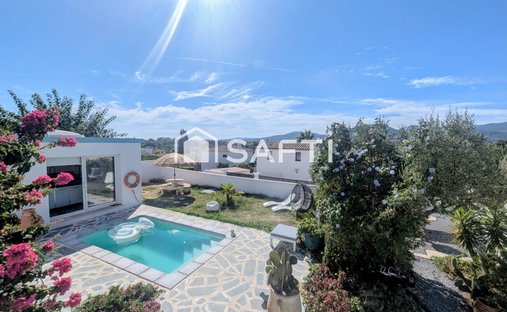 Maison à Ecarts, Roquebrune-sur-Argens, France 1