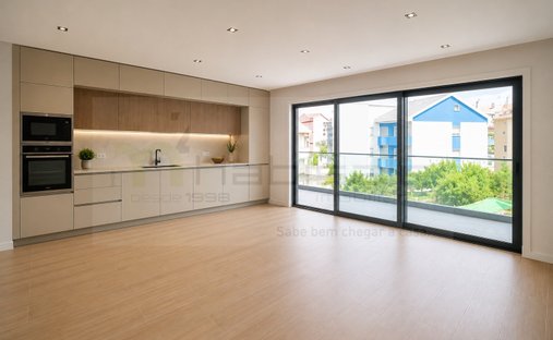 House in Ramada e Canecas, Lisbon, Portugal 1