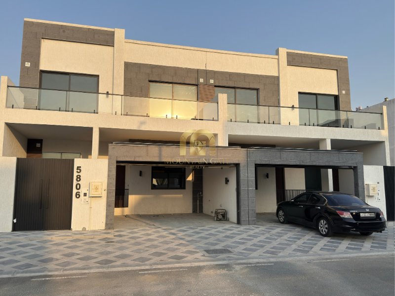 Villa in Al Ruwaidat Suburb, Sharjah, United Arab Emirates 1 - 18999238
