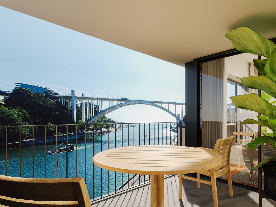 Apartment in Lordelo do Ouro e Massarelos, Porto District, Portugal 1 - 18999304