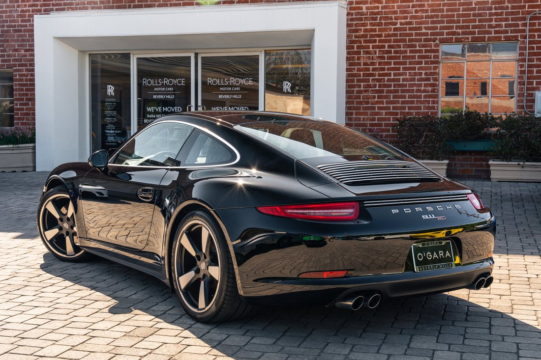 Coupe in Beverly Hills, CA, United States 2 - 18999214