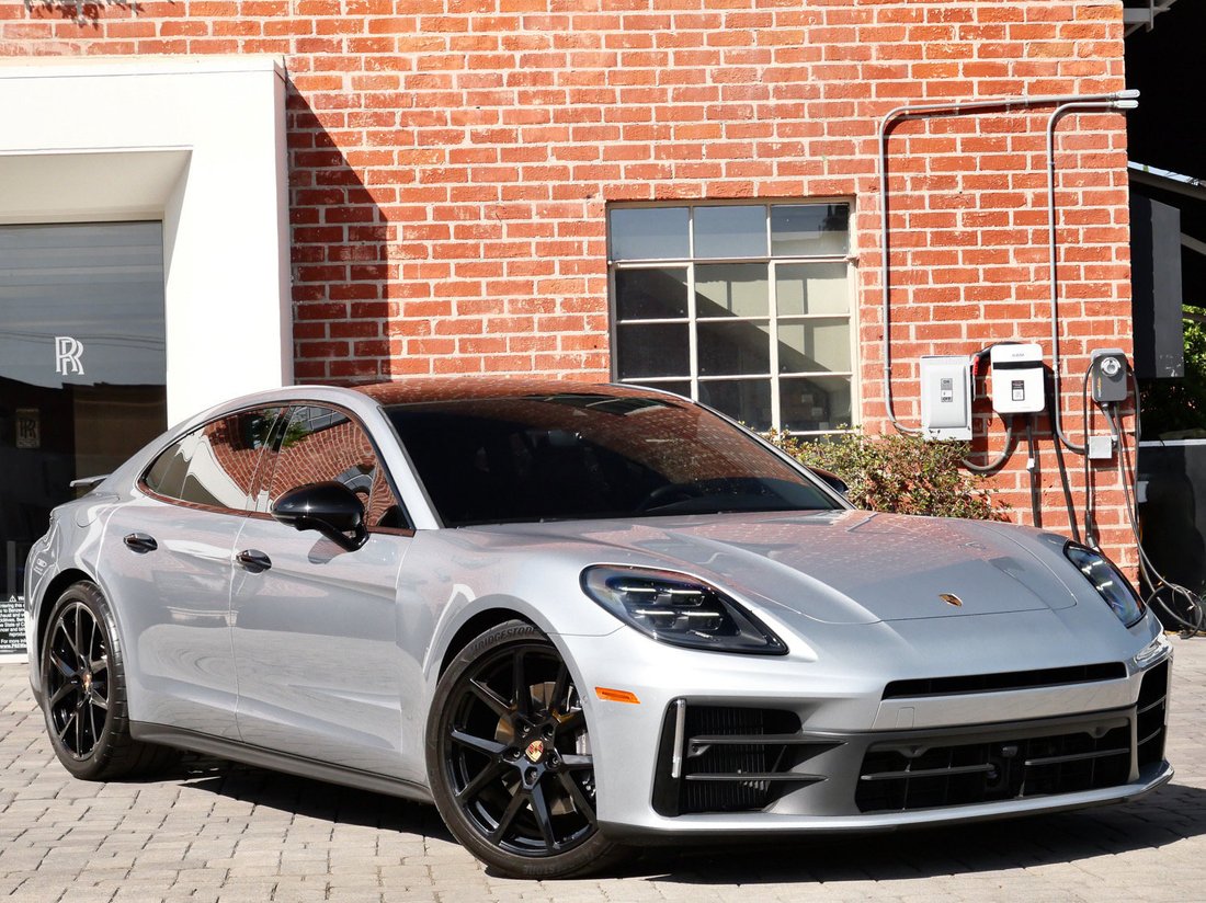 Coupe in Beverly Hills, CA, United States 1 - 18999225
