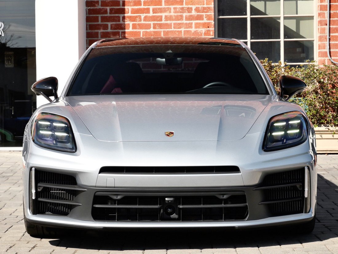 Coupe in Beverly Hills, CA, United States 2 - 18999225