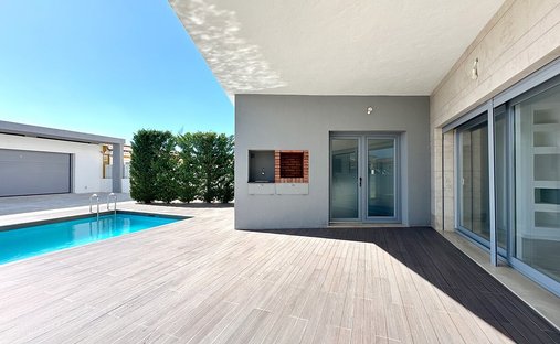 House in Azeitao (Sao Lourenco e Sao Simao), Setubal, Portugal 1