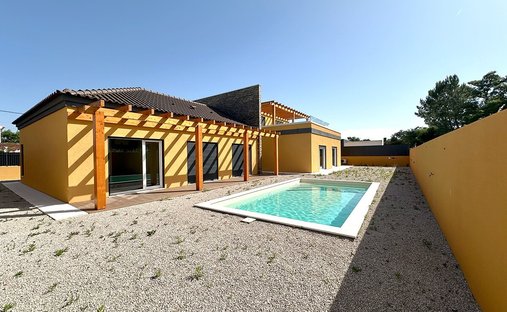 House in Azeitao (Sao Lourenco e Sao Simao), Setubal, Portugal 1