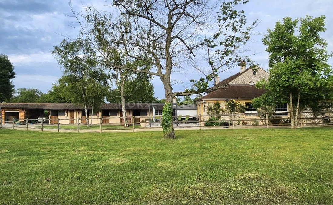 House in Villiers-le-Mahieu, Ile-de-France, France 2 - 18999034