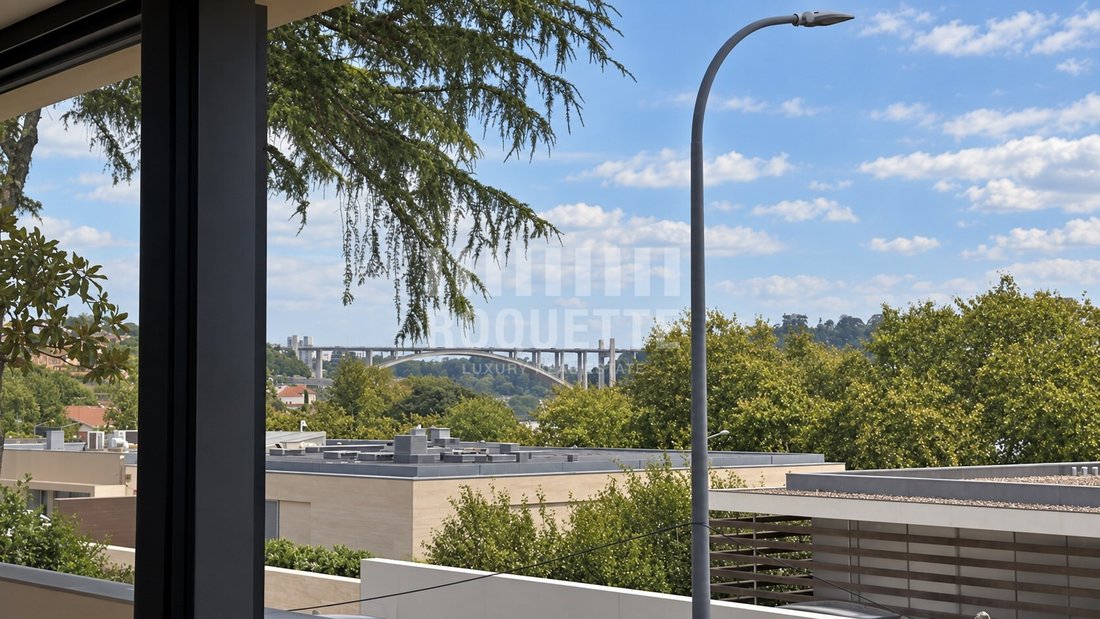 Apartment in Lordelo do Ouro e Massarelos, Porto District, Portugal 1 - 18047443