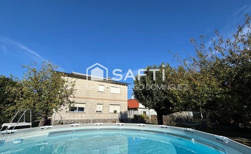 House in Moana, Galicia, Spain 1