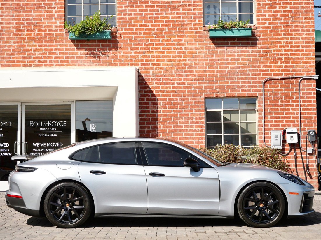 Coupe in Beverly Hills, CA, United States 4 - 18999225