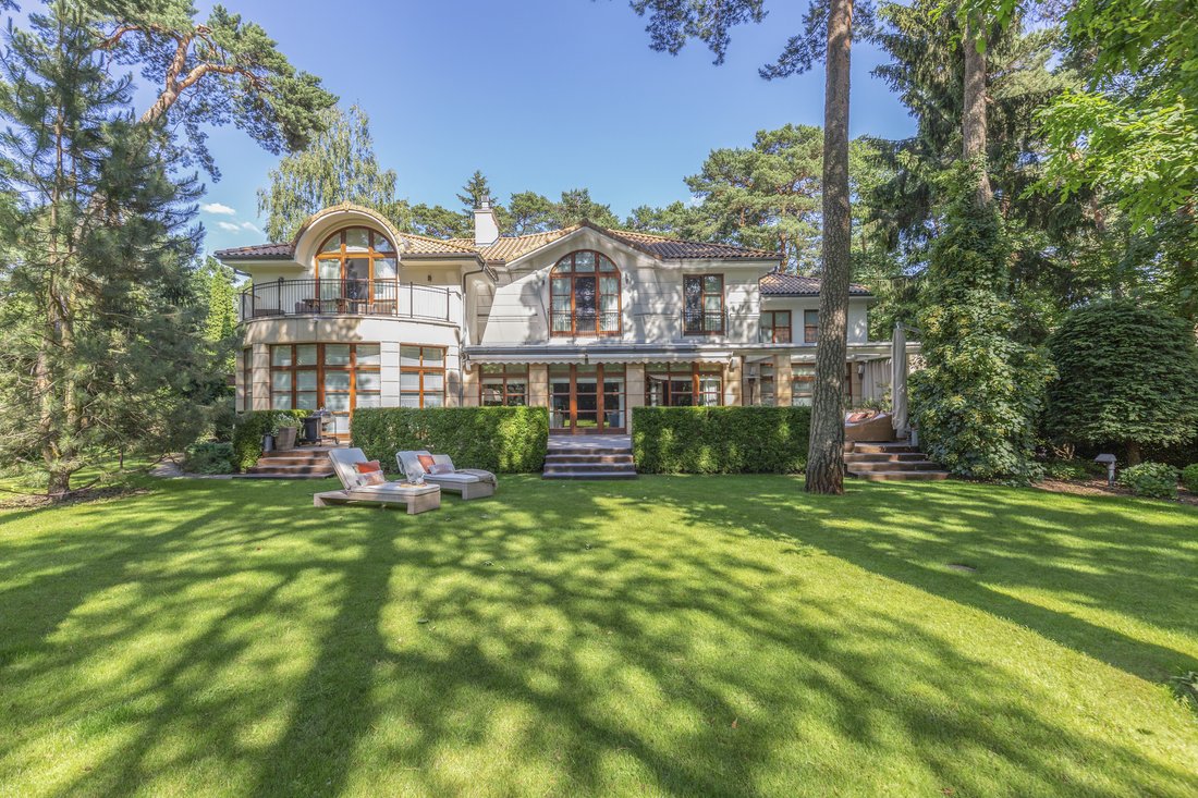 Villa in Konstancin-Jeziorna, Masovian Voivodeship, Poland 1 - 18999590