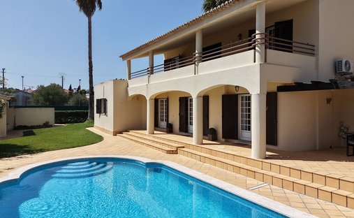 House in Quinta do Conde, Setubal, Portugal 1