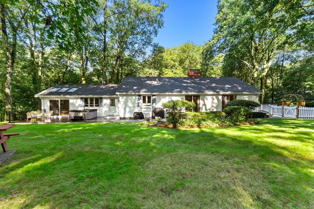 House in Danvers, Massachusetts, United States 3 - 18999985