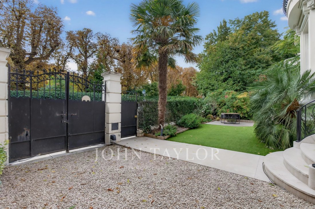 Estate in Auteuil Nord, Paris 16e Arrondissement, Paris 5 - 19001824