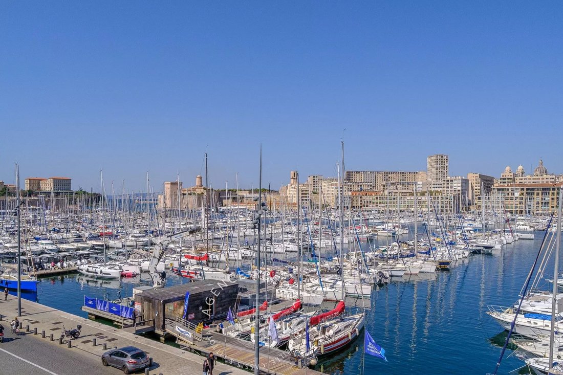 Apartment in Saint Victor, 7e Arrondissement, Marseille 2 - 19001069