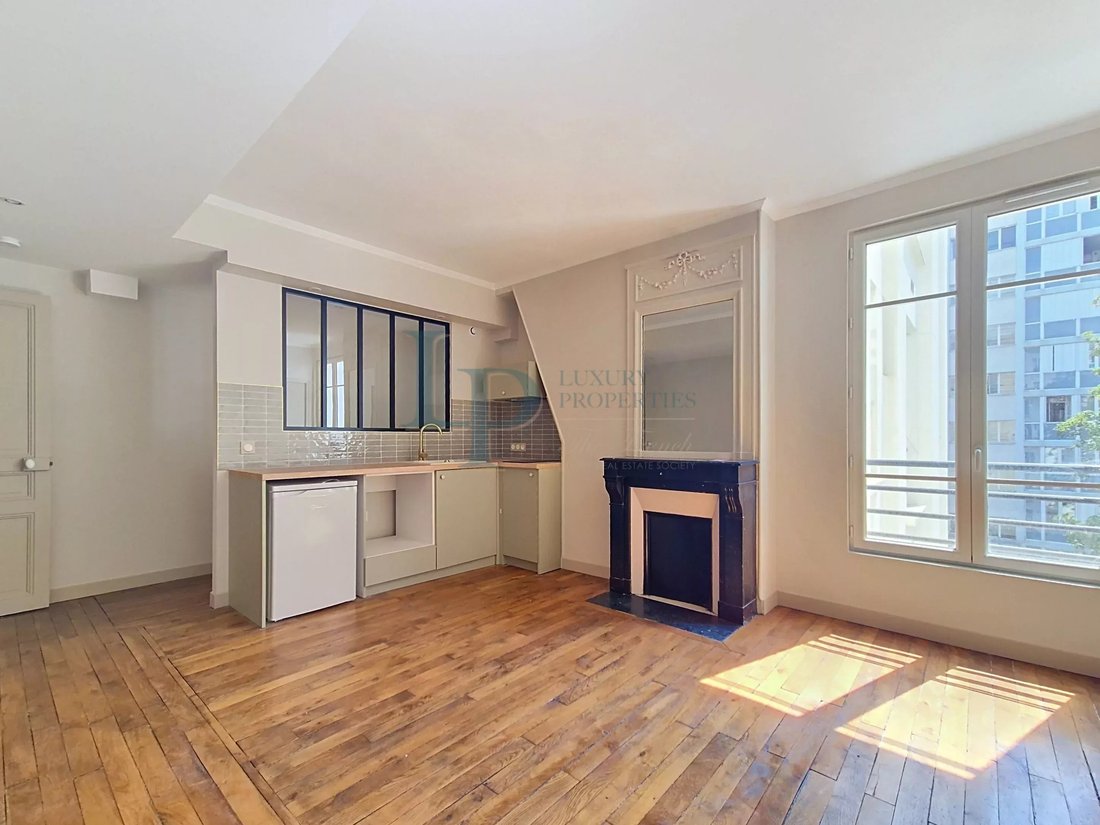 Apartment in Perouses, Paris, Ile-de-France 1 - 19001694
