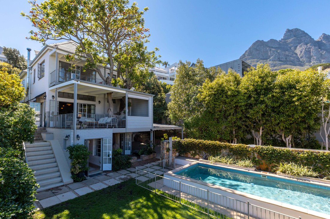 House in Camps Bay, Atlantic Seaboard, Cape Town 4 - 19002149