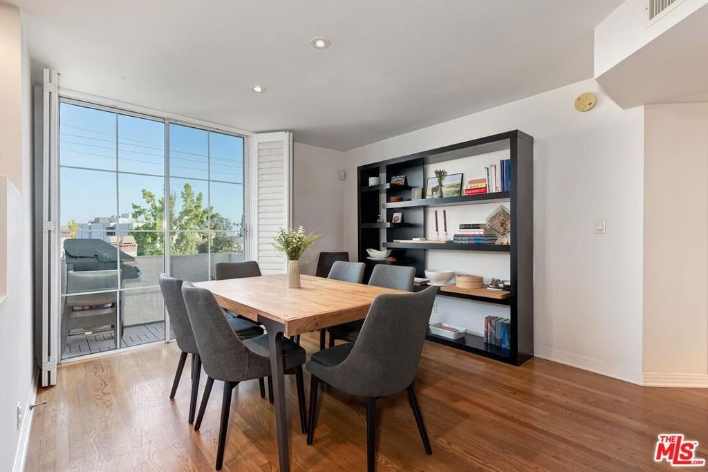 Condo in Los Angeles, California, United States 3 - 19003269