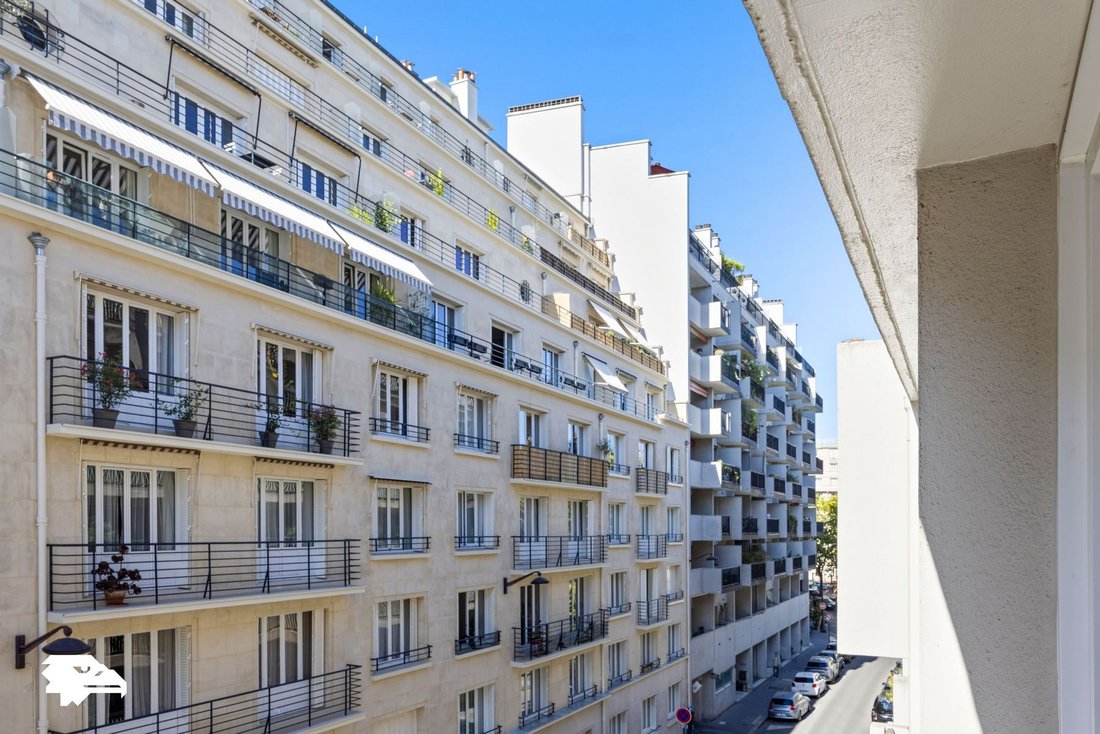 Apartment in Palais Royal, Paris 1er Arrondissement, Paris 1 - 19001324