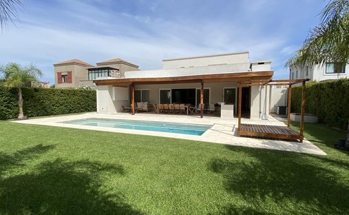 House in Garín, Buenos Aires Province, Argentina 1