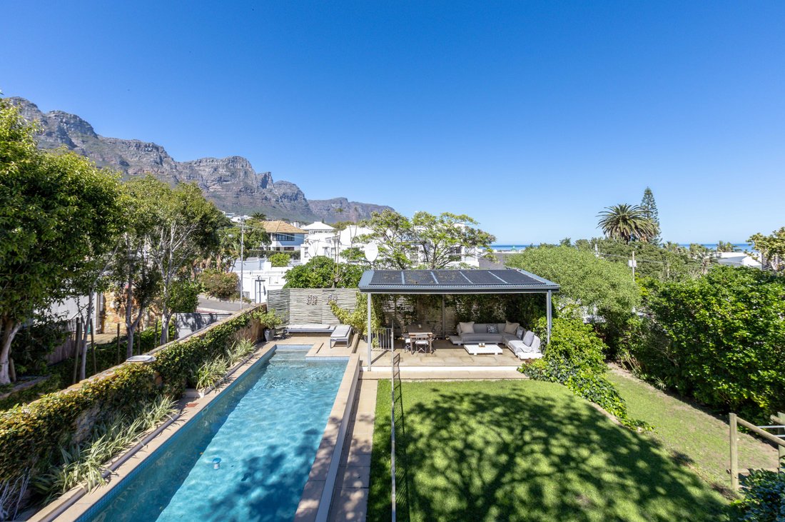 House in Camps Bay, Atlantic Seaboard, Cape Town 1 - 19002149