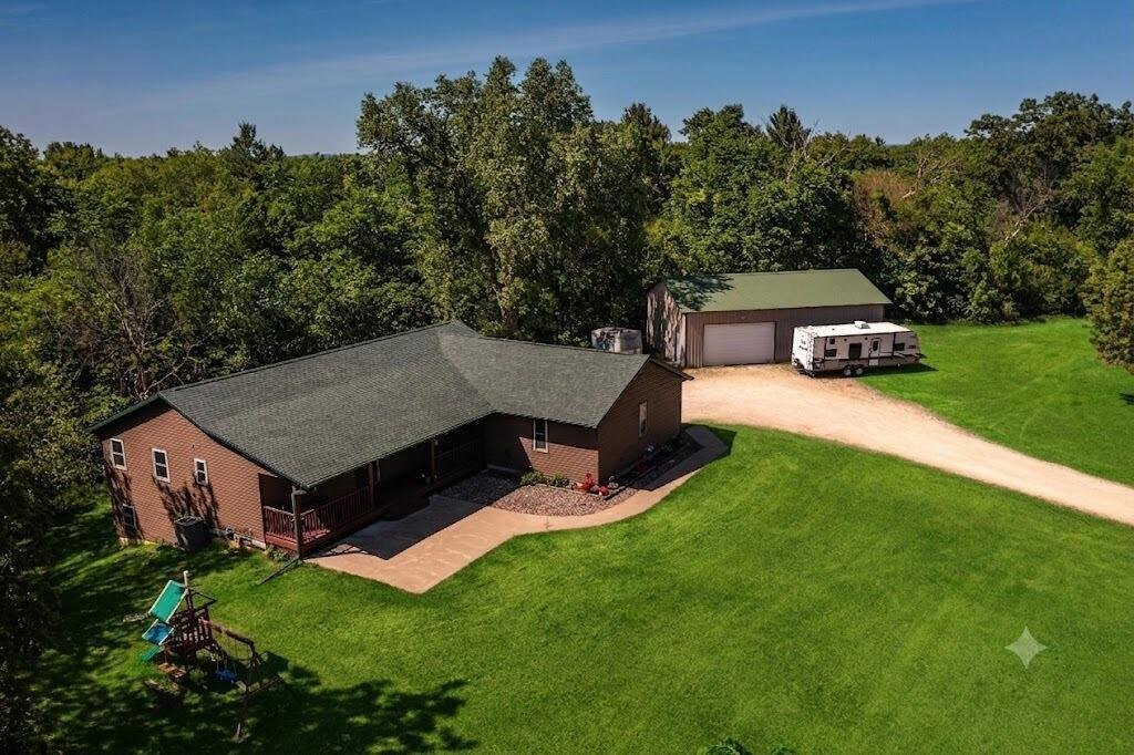 House in Holmen, Wisconsin, United States 1 - 19000294