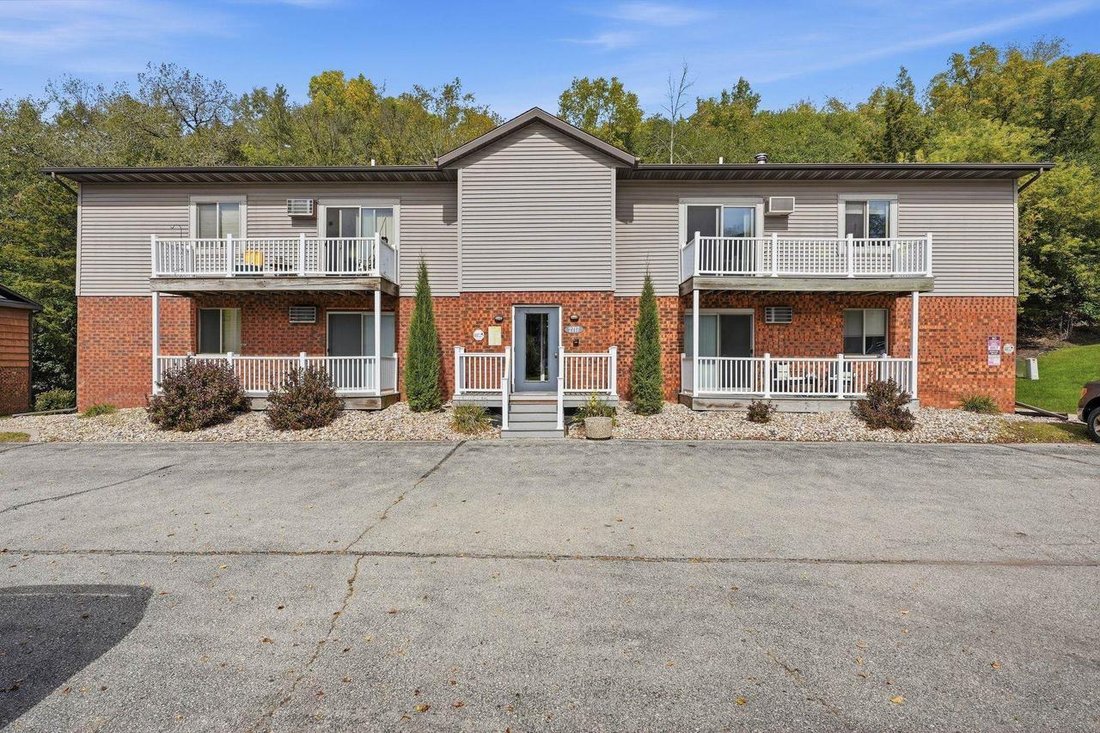 Cross Plains, Wisconsin, United States 1 - 19002996