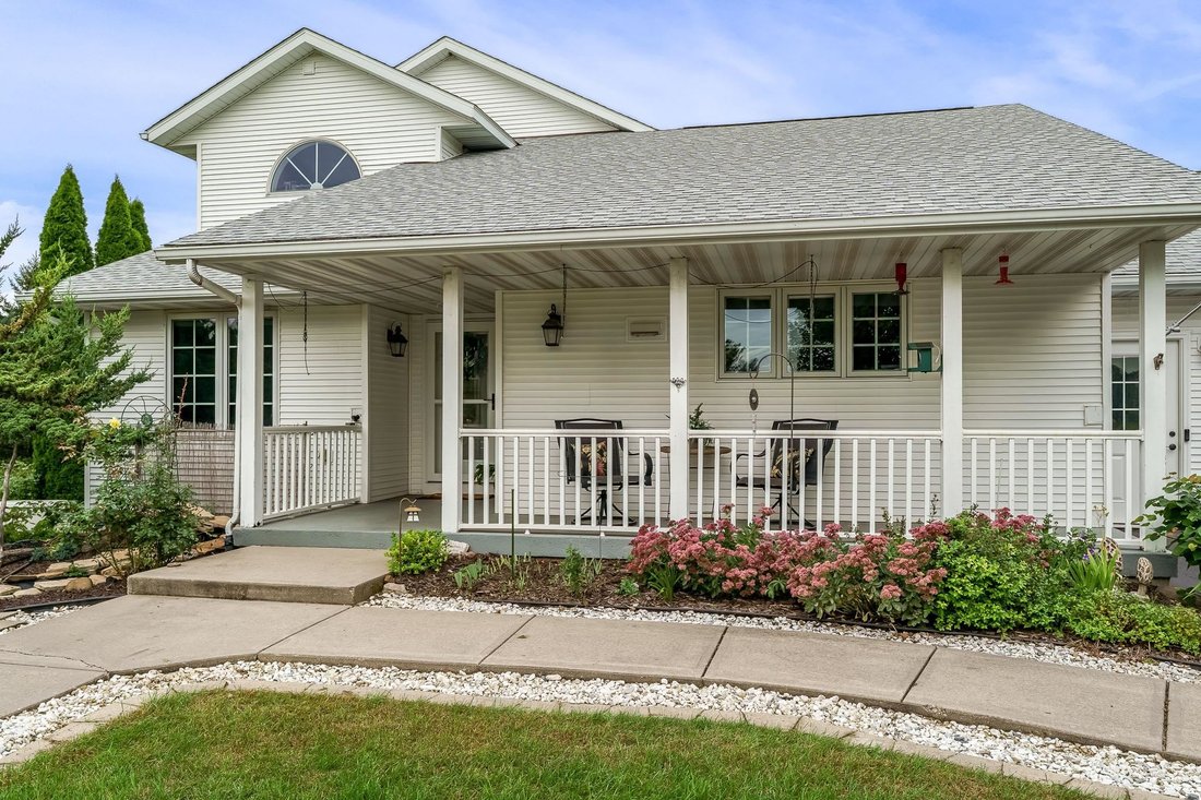 House in Brooklyn, Wisconsin, United States 5 - 19005056