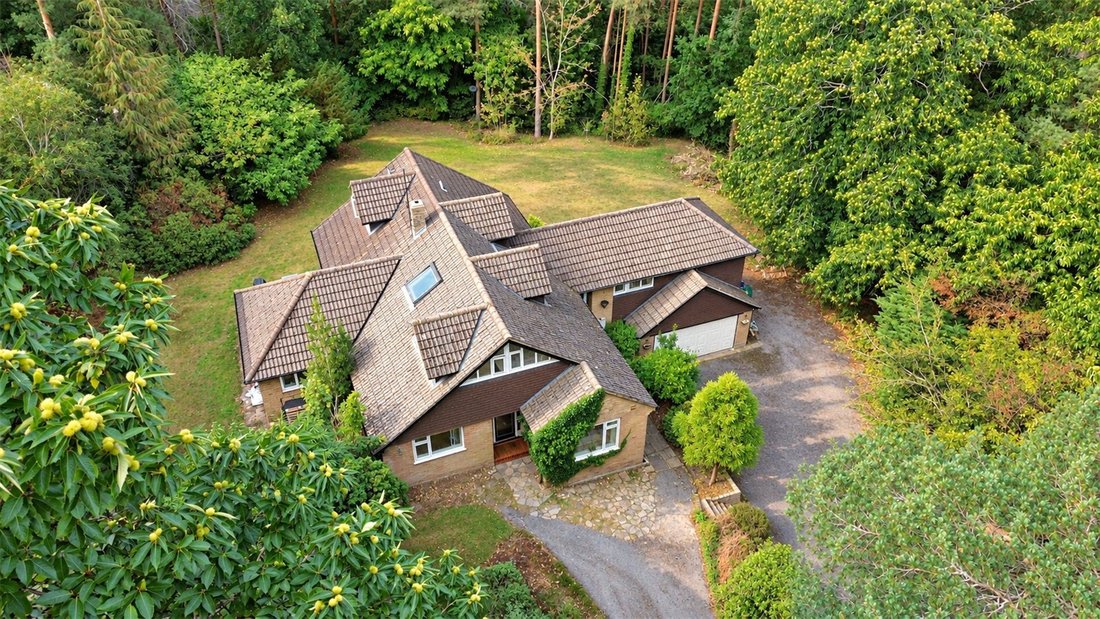 House in Lower Bourne, England 1 - 19003011