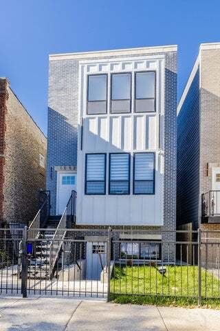 Chicago, Illinois, United States 1 - 19004000