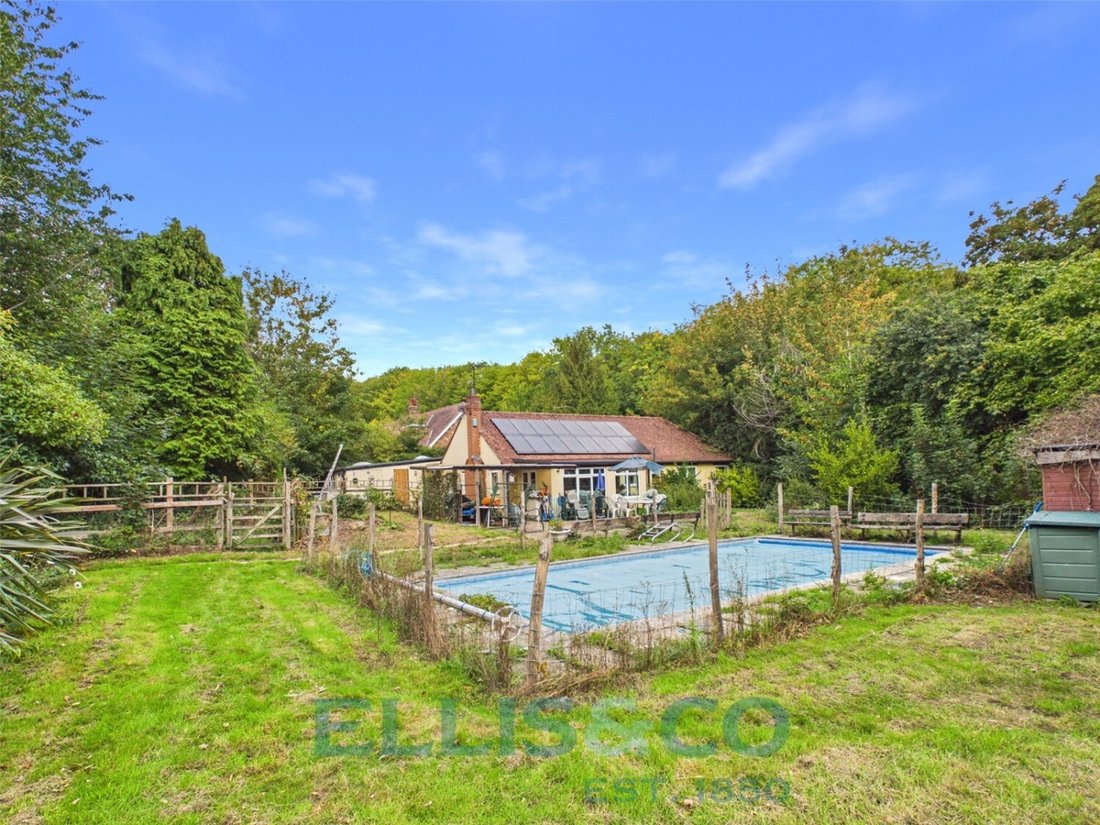 Bungalow in Bordyke, Tonbridge (And Malling), England 1 - 19006912