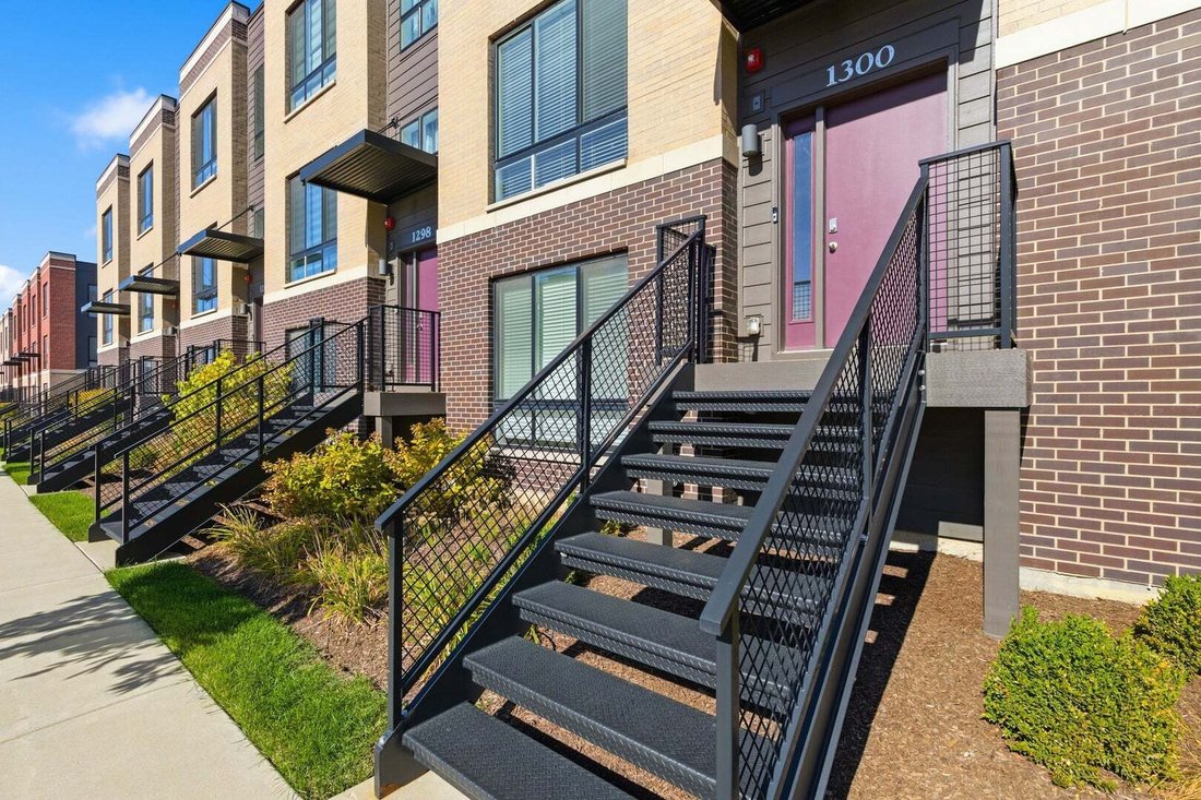 Townhouse in Schaumburg, Illinois, United States 3 - 19004006