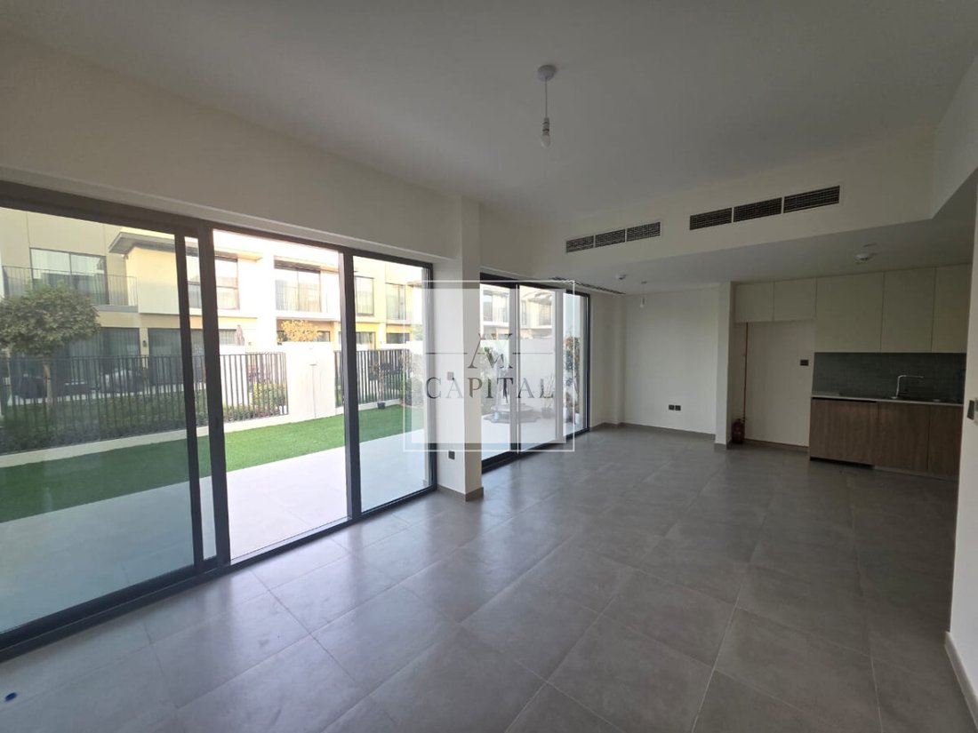 Townhouse in Ud al Bayda, Dubai, United Arab Emirates 3 - 19001480