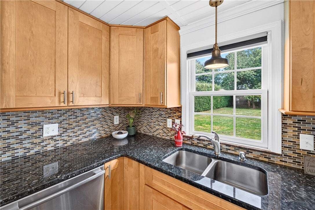 House in Warwick, Rhode Island, United States 5 - 19000330