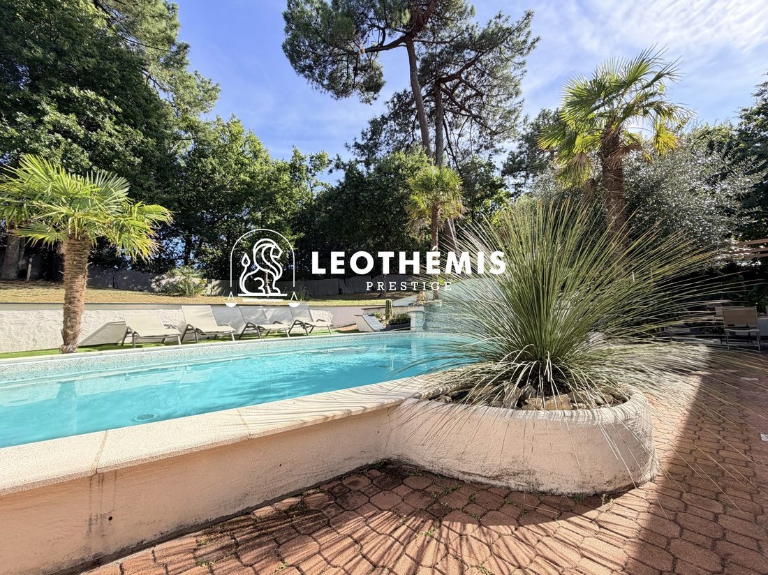 Villa in Les Mathes, Nouvelle-Aquitaine, France 2 - 19006256