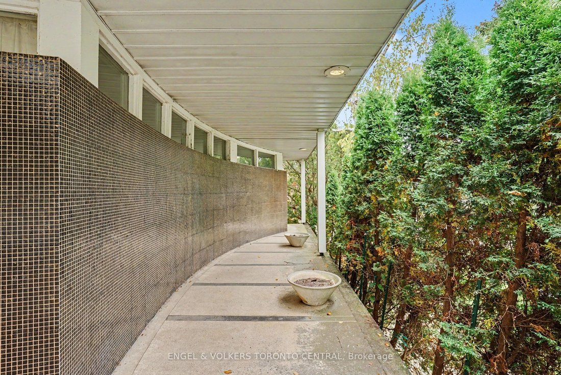 House in Toronto, Ontario, Canada 5 - 19007435