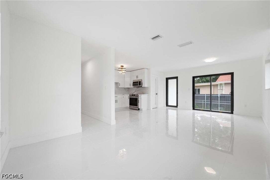 House in Miami, Florida, United States 3 - 19002838