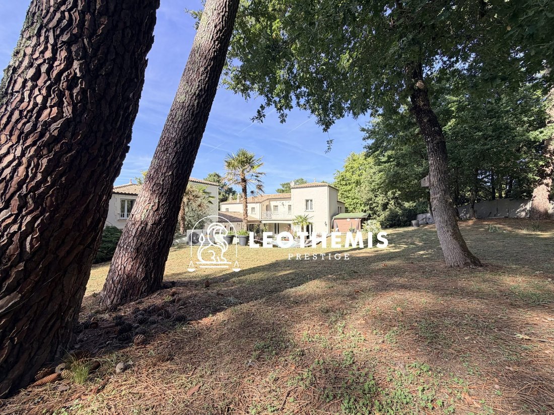 Villa in Les Mathes, Nouvelle-Aquitaine, France 1 - 19006256